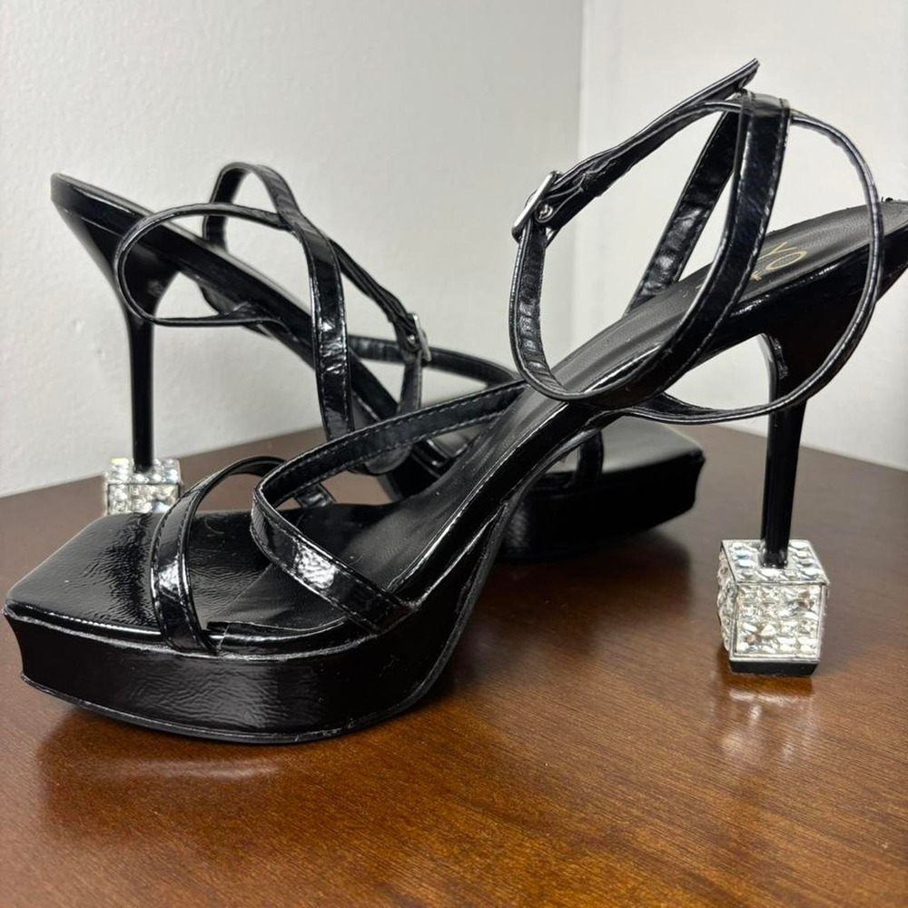 Diamond square studded black leather heels with a small platform sz 7.5